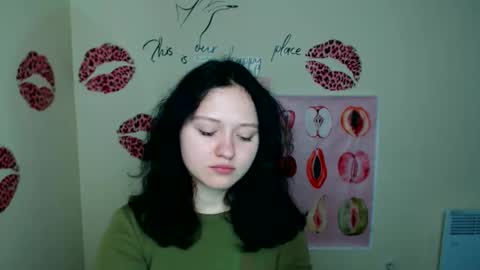 Snapshot of _foxy_lady chatting on November 6, 2025, 7:20 am Alice online show from November 6, 2025, 7:20 am