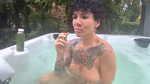 Frankie Rivers allmylinks  online show from October 26, 2025, 6:25 pm