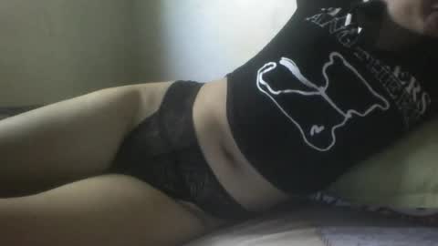 Snapshot of _genevieve22_ chatting on July 8, 2026, 2:05 am genny online show from July 8, 2026, 2:05 am