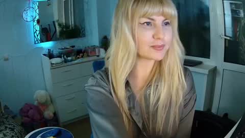 _glamorous_ online show from February 10, 2025, 9:04 pm