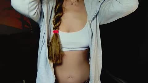 _goldilocks__ online show from September 28, 2025, 6:46 pm