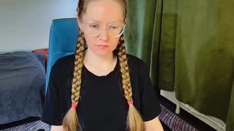 _goldilocks__ online show from November 16, 2025, 4:45 pm