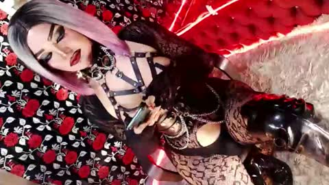 Snapshot of _hailyourqueenx chatting on November 18, 2025, 8:13 pm GoDDess Chloe online show from November 18, 2025, 8:13 pm