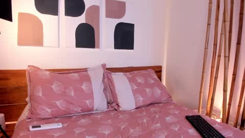 Hanna johnson online show from February 1, 2025, 4:03 am