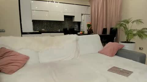 Snapshot of _heaven_ishere_ chatting on January 18, 2025, 11:00 am Julia online show from January 18, 2025, 11:00 am