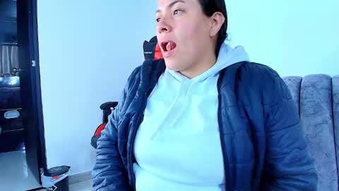 Snapshot of _honey1_ chatting on September 25, 2025, 12:09 pm Honey online show from September 25, 2025, 12:09 pm