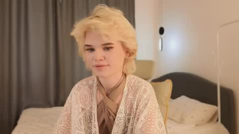Snapshot of _honnyland chatting on June 1, 2026, 12:18 pm Alisha online show from June 1, 2026, 12:18 pm