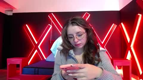 Snapshot of _isaabellaa chatting on December 4, 2025, 1:53 pm Isa online show from December 4, 2025, 1:53 pm