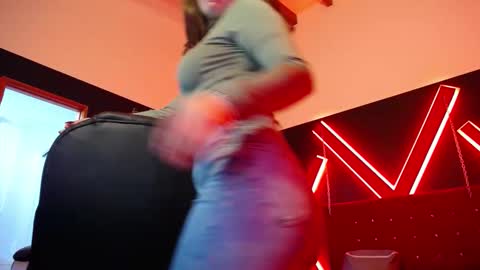 Snapshot of _isaabellaa chatting on December 15, 2025, 11:36 am Isa online show from December 15, 2025, 11:36 am