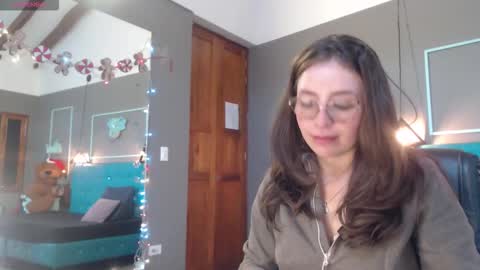 Snapshot of _isaabellaa chatting on December 17, 2025, 1:17 pm Isa online show from December 17, 2025, 1:17 pm