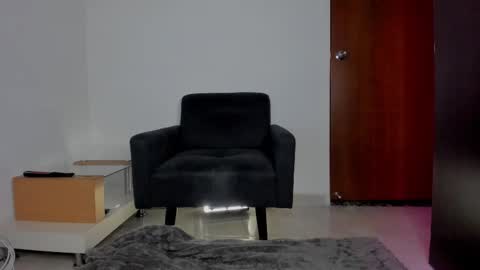 Isabella online show from February 12, 2026, 5:02 am