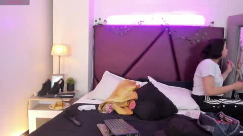 Isa online show from December 17, 2024, 3:17 pm