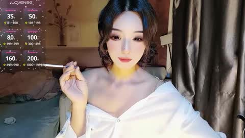 Snapshot of _iuiu_ chatting on November 7, 2025, 5:18 am UU online show from November 7, 2025, 5:18 am