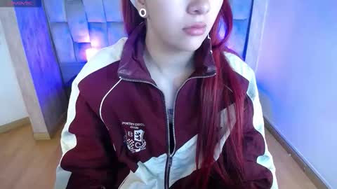 Mia online show from September 29, 2025, 1:05 pm