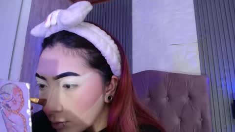 Mia online show from November 5, 2025, 3:01 pm