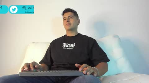 _juanes__ online show from December 17, 2024, 9:16 pm