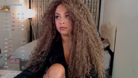 _just_a_queen_3 online show from September 15, 2025, 6:19 pm