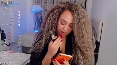 _just_a_queen_3 online show from October 12, 2025, 5:23 pm