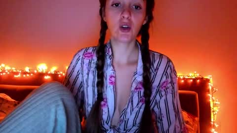 Snapshot of _just_a_simple_girl chatting on October 15, 2025, 11:32 am _just_a_simple_girl online show from October 15, 2025, 11:32 am