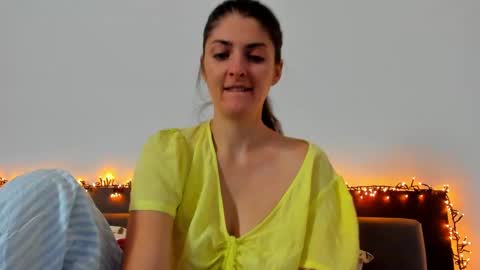 Snapshot of _just_a_simple_girl chatting on October 16, 2025, 11:22 am _just_a_simple_girl online show from October 16, 2025, 11:22 am