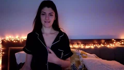 Snapshot of _just_a_simple_girl chatting on February 6, 2026, 2:09 pm _just_a_simple_girl online show from February 6, 2026, 2:09 pm