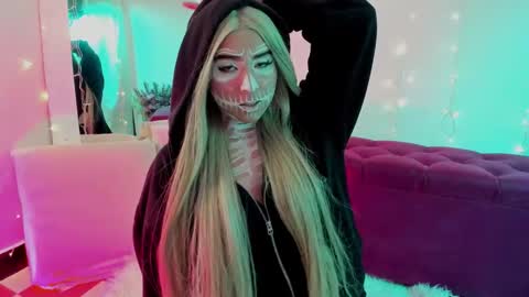 _karine01 online show from October 19, 2025, 2:56 am