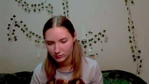 Snapshot of _kikiclark_ chatting on November 13, 2025, 10:08 pm _kikiclark_ online show from November 13, 2025, 10:08 pm