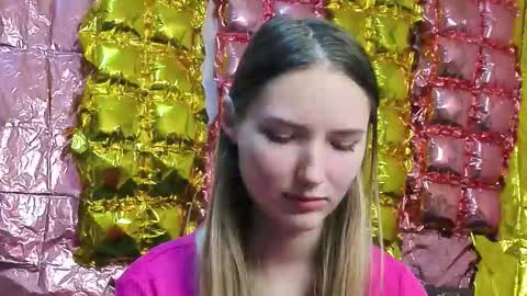 _kikiclark_ online show from March 16, 2026, 5:17 pm