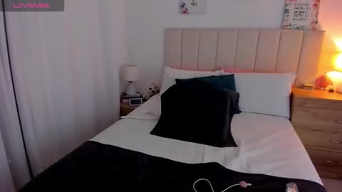 Kim online show from November 19, 2025, 3:50 am