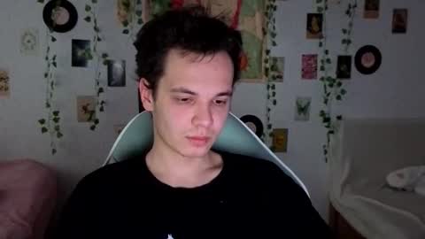 _kitekat_ online show from October 27, 2025, 8:29 am