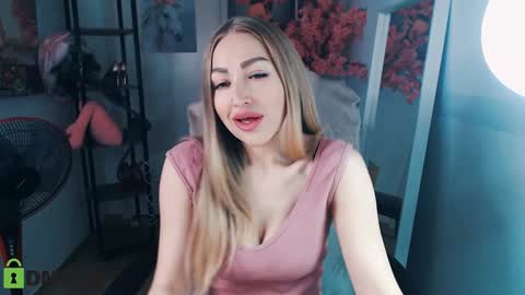 Snapshot of _kittyboo chatting on December 6, 2024, 8:59 am Aleksa online show from December 6, 2024, 8:59 am