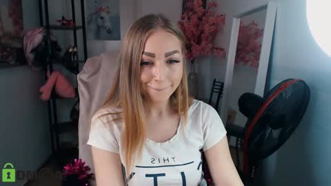 Snapshot of _kittyboo chatting on January 20, 2025, 12:49 pm Aleksa online show from January 20, 2025, 12:49 pm