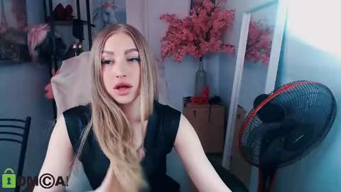 Snapshot of _kittyboo chatting on February 16, 2025, 8:43 am Aleksa online show from February 16, 2025, 8:43 am