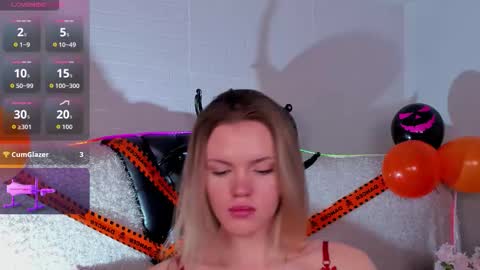 Snapshot of _kittymoore chatting on October 27, 2025, 2:21 pm Kitty - online show from October 27, 2025, 2:21 pm