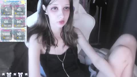 Snapshot of _kuroneeko_ chatting on December 14, 2025, 7:36 am kuro online show from December 14, 2025, 7:36 am