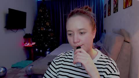 Snapshot of _lalune_ chatting on December 2, 2024, 12:19 am _lalune_ online show from December 2, 2024, 12:19 am