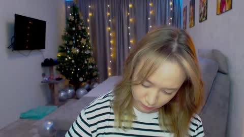 Snapshot of _lalune_ chatting on December 2, 2024, 12:07 pm _lalune_ online show from December 2, 2024, 12:07 pm