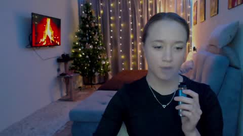 Snapshot of _lalune_ chatting on December 9, 2024, 12:19 pm _lalune_ online show from December 9, 2024, 12:19 pm