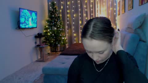 Snapshot of _lalune_ chatting on December 9, 2024, 3:22 pm _lalune_ online show from December 9, 2024, 3:22 pm