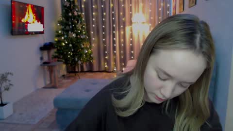 Snapshot of _lalune_ chatting on December 13, 2024, 7:21 pm _lalune_ online show from December 13, 2024, 7:21 pm