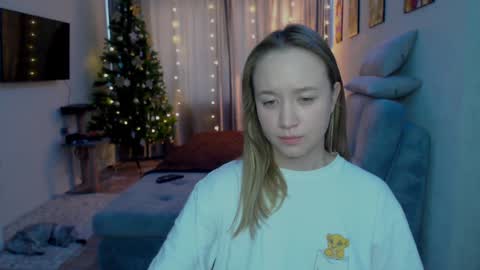 Snapshot of _lalune_ chatting on December 15, 2024, 5:56 am _lalune_ online show from December 15, 2024, 5:56 am