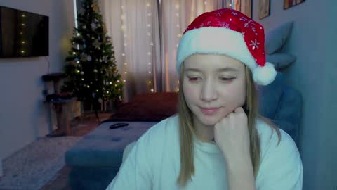 Snapshot of _lalune_ chatting on December 15, 2024, 9:03 am _lalune_ online show from December 15, 2024, 9:03 am