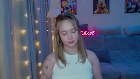 Snapshot of _lalune_ chatting on December 19, 2024, 10:21 pm _lalune_ online show from December 19, 2024, 10:21 pm