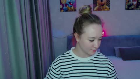 Snapshot of _lalune_ chatting on December 27, 2024, 2:36 am _lalune_ online show from December 27, 2024, 2:36 am