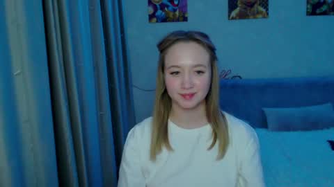 Snapshot of _lalune_ chatting on December 29, 2024, 3:11 am _lalune_ online show from December 29, 2024, 3:11 am