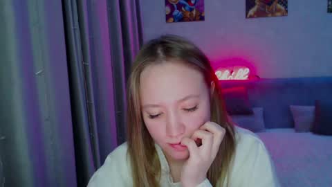 Snapshot of _lalune_ chatting on December 30, 2024, 12:54 am _lalune_ online show from December 30, 2024, 12:54 am