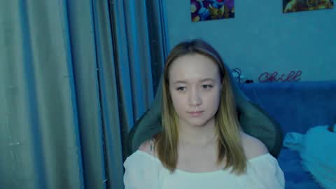 Snapshot of _lalune_ chatting on January 4, 2025, 3:29 am _lalune_ online show from January 4, 2025, 3:29 am