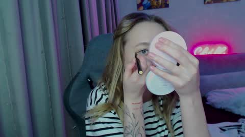 Snapshot of _lalune_ chatting on January 6, 2025, 12:59 am _lalune_ online show from January 6, 2025, 12:59 am