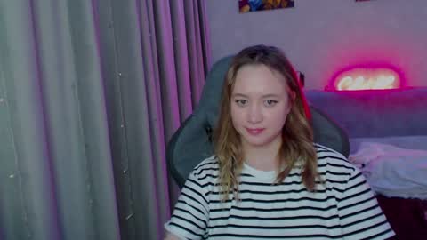 Snapshot of _lalune_ chatting on January 6, 2025, 4:04 am _lalune_ online show from January 6, 2025, 4:04 am