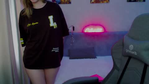 Snapshot of _lalune_ chatting on January 11, 2025, 9:57 am _lalune_ online show from January 11, 2025, 9:57 am